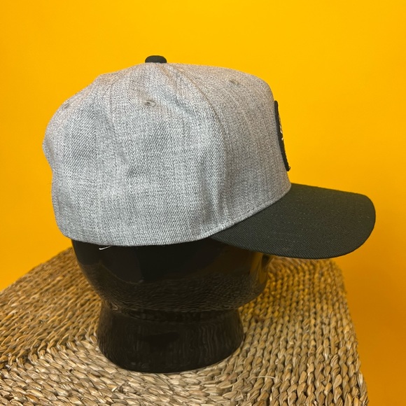 Brixton Grey and Black Snapback - Picture 2 of 3